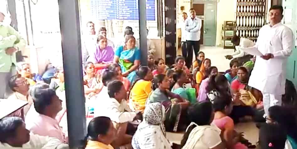 बांधकाम मजुरांचे कामगार कार्यालयात ठिय्या आंदोलन; बाबा कांबळे यांची माहिती