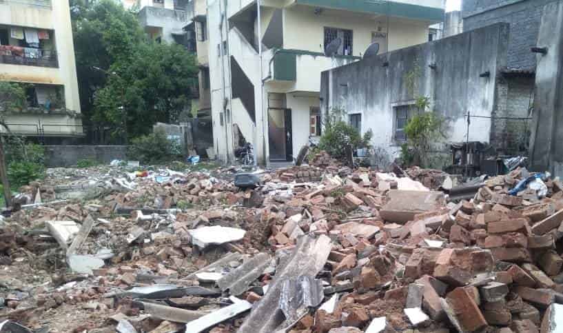 एसआरए प्रकल्पाला विरोध करणाऱ्यांची घरे जमिनोदोस्त; बांधकाम व्यावसायिकावर कारवाईची काटे यांची मागणी