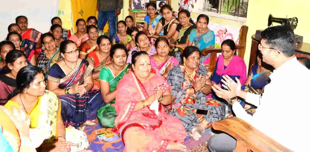बचत गटांच्या माध्यमातून निश्चितच कामगारांच्या कुटुंबास हातभार लागेल - कामगार नेते इरफानभाई सय्यद 
