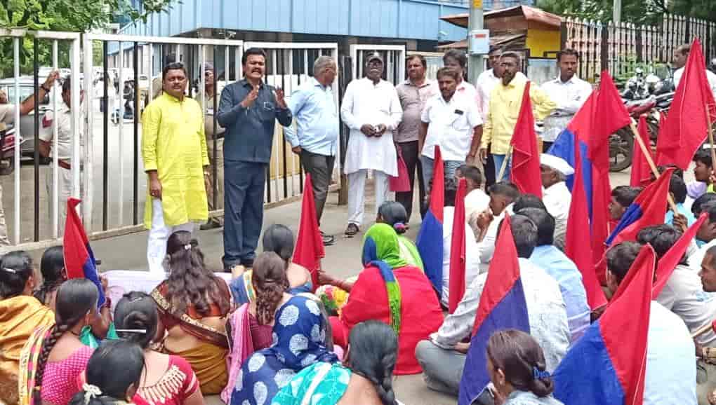 बांधकाम मजुरांच्या नोंदणीसाठी महापलिकेचे हात झटकाऊ धोरण; कष्टकऱ्यांचे नेते बाबा कांबळे यांचा आरोप 