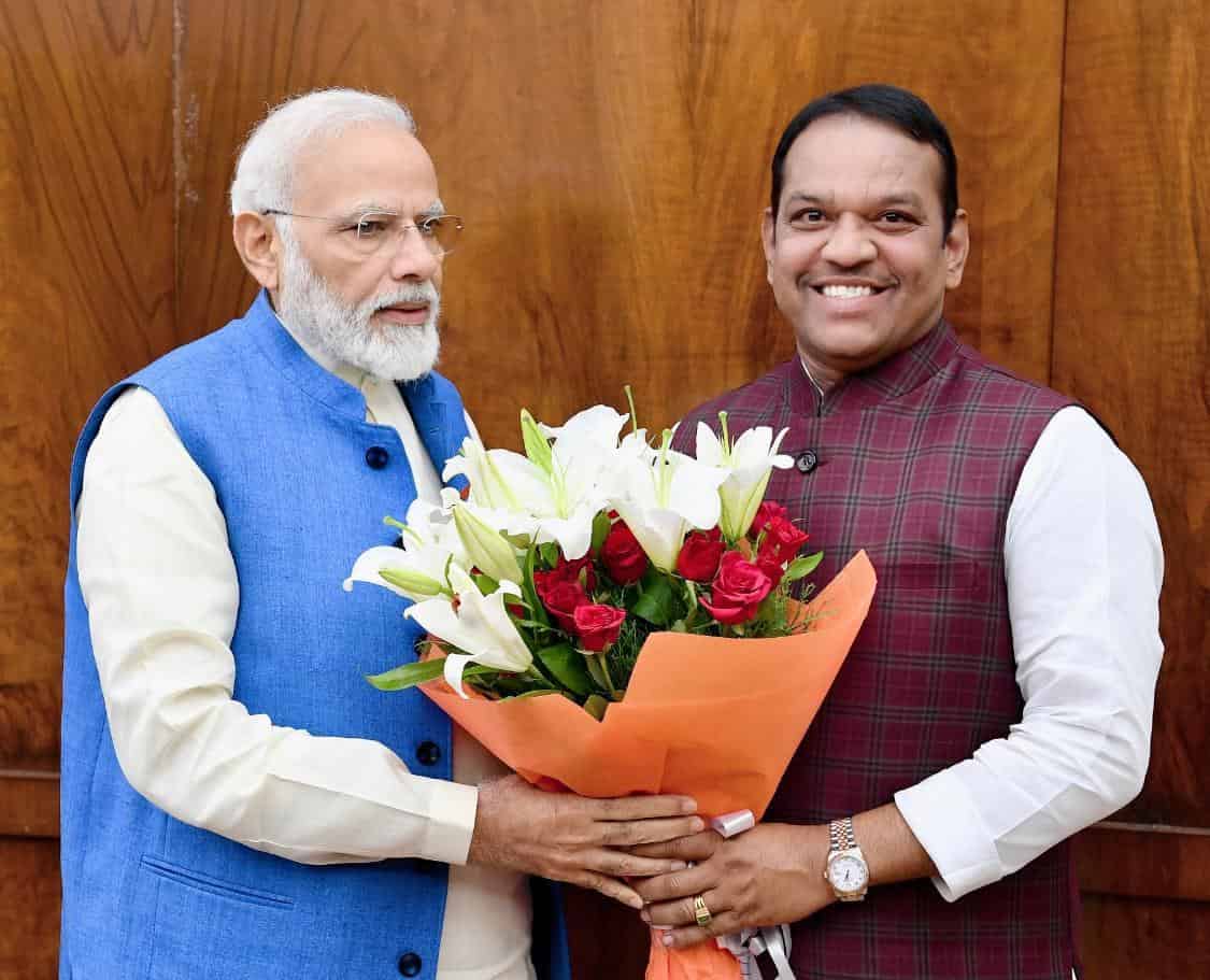 पंतप्रधान नरेंद्र मोदी यांनी केलेले खासदार श्रीरंग बारणे यांचे कौतुक