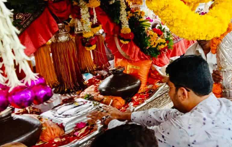|अणुरेणुया थोकडा | तुका आकाशा एवढा || या नामघोषात कामगार नेते इरफानभाई सय्यद यांचा पालखीला निरोप