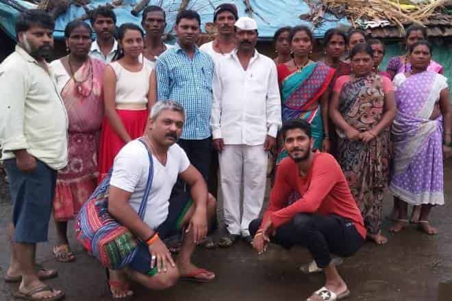 आदिवासींच्या समस्यांवर 