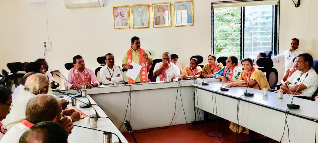 शहरातील कचरा संकलन करारनामा ठेकेदार धार्जीन; फेरविचार करण्याची शिवसेनेची मागणी