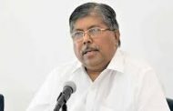 शहरातील साडेबारा टक्के जमीन परताव्यावरून पालकमंत्र्यांनी थेट मुख्यमंत्र्यावर साधला निशाना