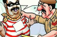'तुमच्या नोक-या घालवतो' पोलिसाला त्यांनी दिली धमकी