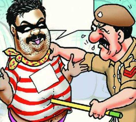 'तुमच्या नोक-या घालवतो' पोलिसाला त्यांनी दिली धमकी