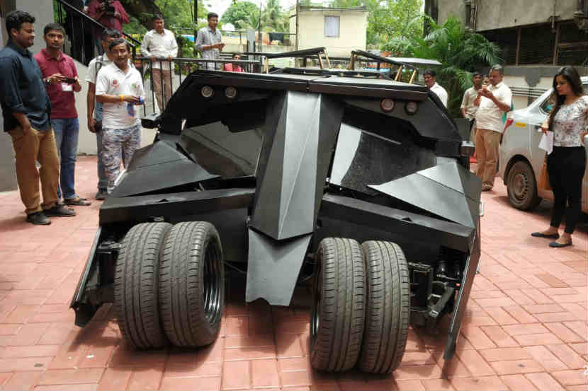 पुण्यात इंजिनिअरिंगच्या मुलांनी प्रसिद्ध हॉलिवूडपटातील 'बॅट मोबिल टम्बलर' कारची केली निर्मिती