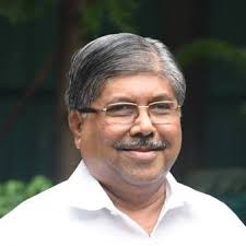 मुख्यमंत्रीपदाच्या शर्यतीत पुण्याचे पालकमंत्री