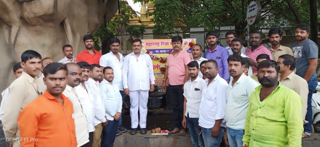 रिक्षा स्टँड हे समाजसेवा केंद्र म्हणून पुढे यावे - बाबा कांबळे