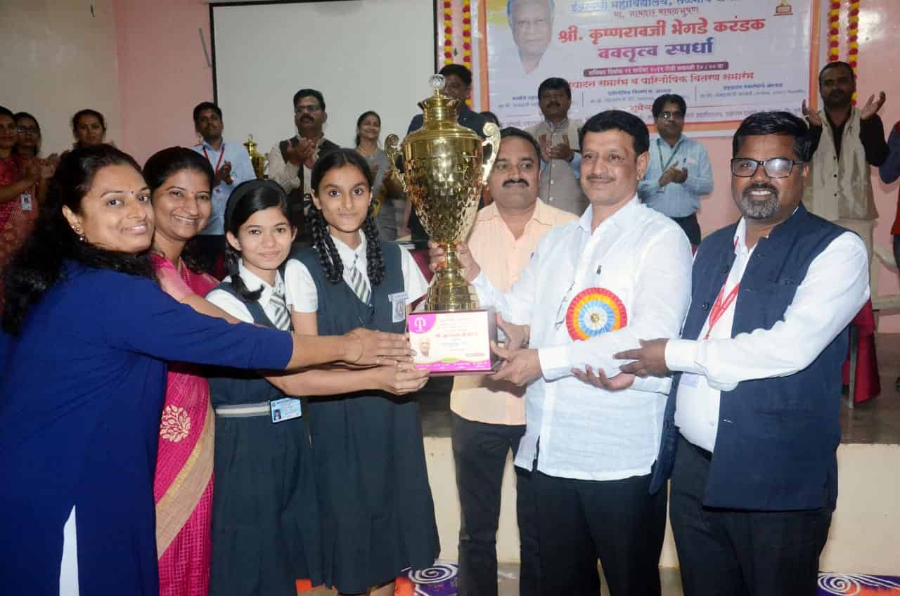 वक्तृत्व स्पर्धेत मानसी पवार, दिशा पाटील, सृष्टी मराठे प्रथम