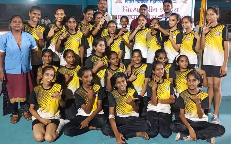 लिटल फ्लॉवर इंग्लिश मिडीयमच्या मुलींची राज्यस्तरीय आट्यापाट्या संघात निवड