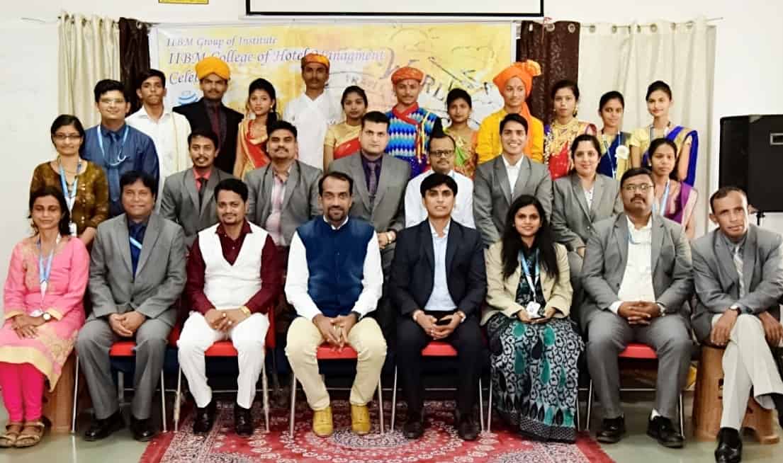 चिखलीतील आय. आय. बी. एम. कॉलेजमध्ये पर्यटन दिन उत्साहात साजरा