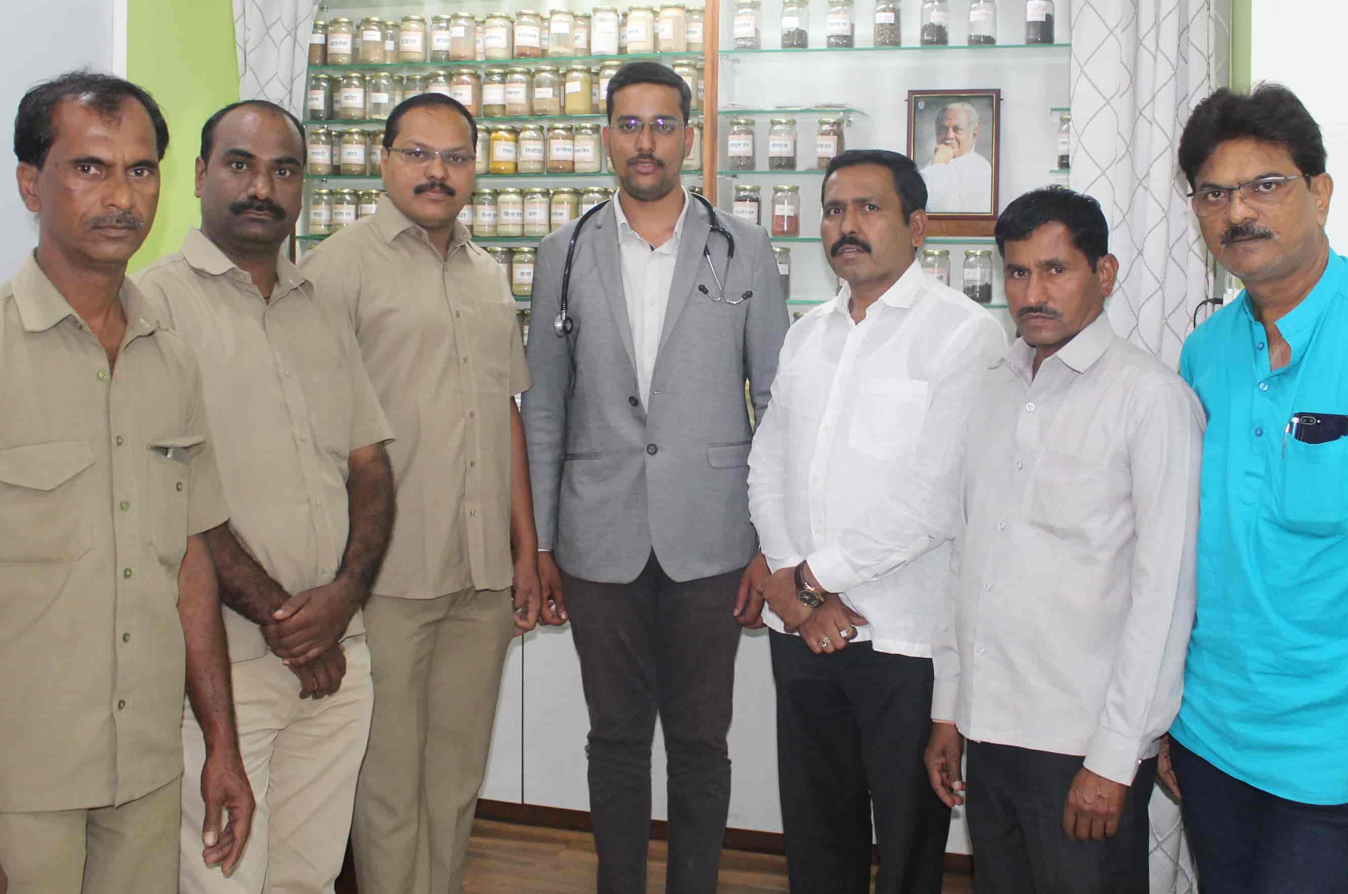 उन्नतिच्या आरोग्य शिबीरास रिक्षाचालक व सफाई कर्मचाऱ्यांचा उस्फुर्त प्रतिसाद