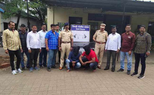 पिस्तूल विक्री करणाऱ्या व पिस्तूल खरेदी करणा-याला निगडी पोलिसांनी केली अटक