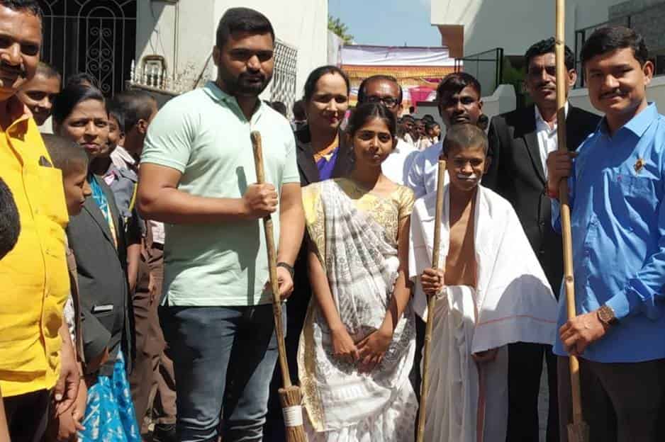 लक्ष्मीबाई तापकीर व एलबीटी इंग्लिश मिडीअम शाळेत राष्ट्रपिता महात्मा गांधी व लालबहाद्दुर शास्ञी जयंती साजरी