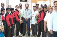 मनपाच्या थेरगाव माध्यमिक विद्यालयाच्या मुलींच्या संघाचे आयुक्तांकडून अभिनंदन! 
