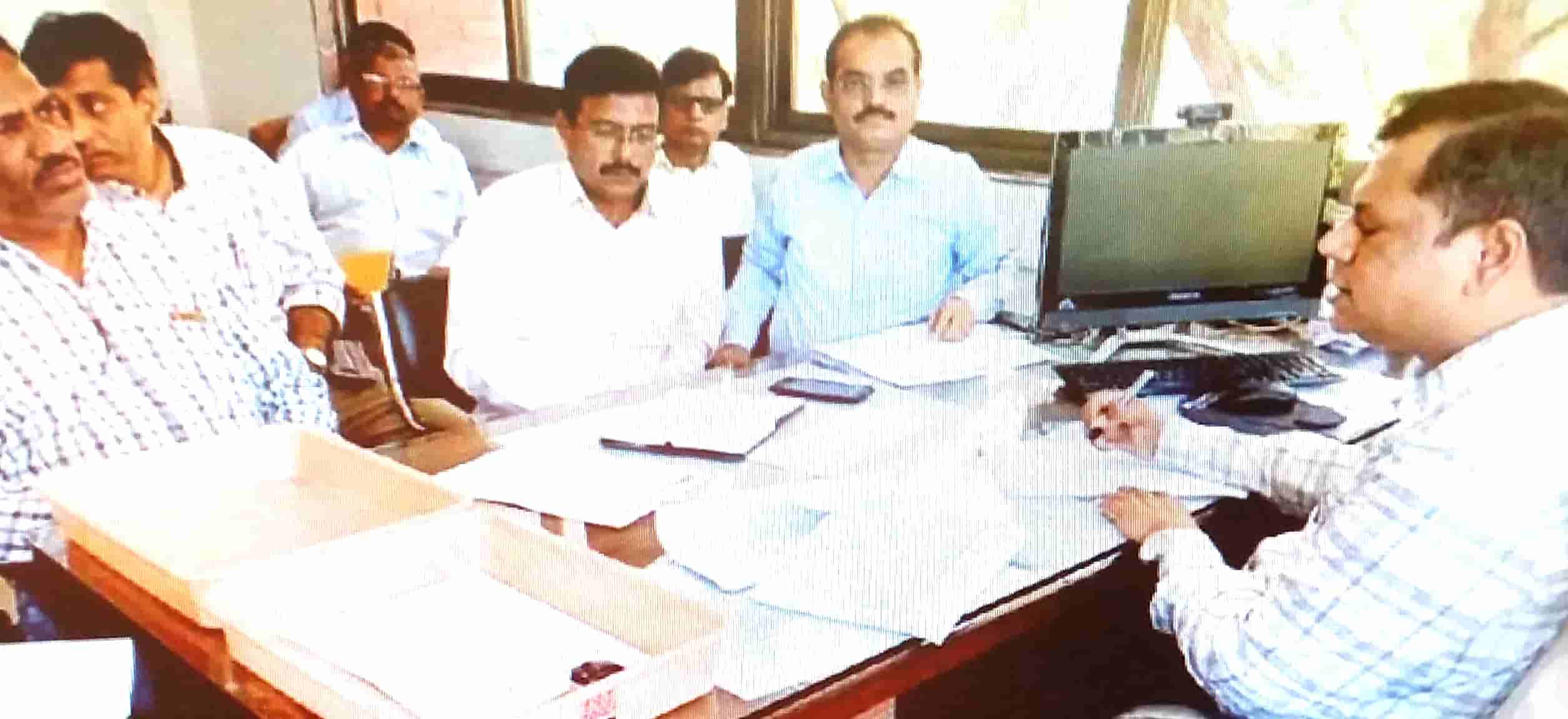लघु उद्योग संघटनेने औद्योगिक परिसरातील वीज विषयक समस्यांबाबत अधीक्षक अभियंतांना घातले साकडे... 