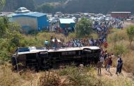 एसटी महामंडळाची शिवशाही बस कात्रज घाटातील ५० फूट खोल दरीत कोसळली...