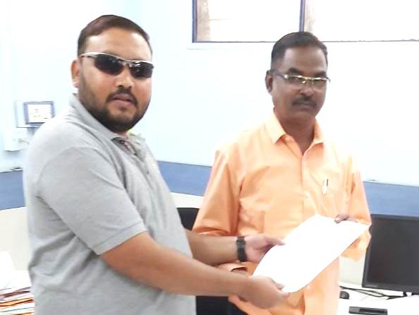 कासारवाडीतील क्षेत्रीय कार्यालयाकडे जाणाऱ्या रस्त्यावरील खड्डे बुजविण्यासाठी पंचाग पाहणार?