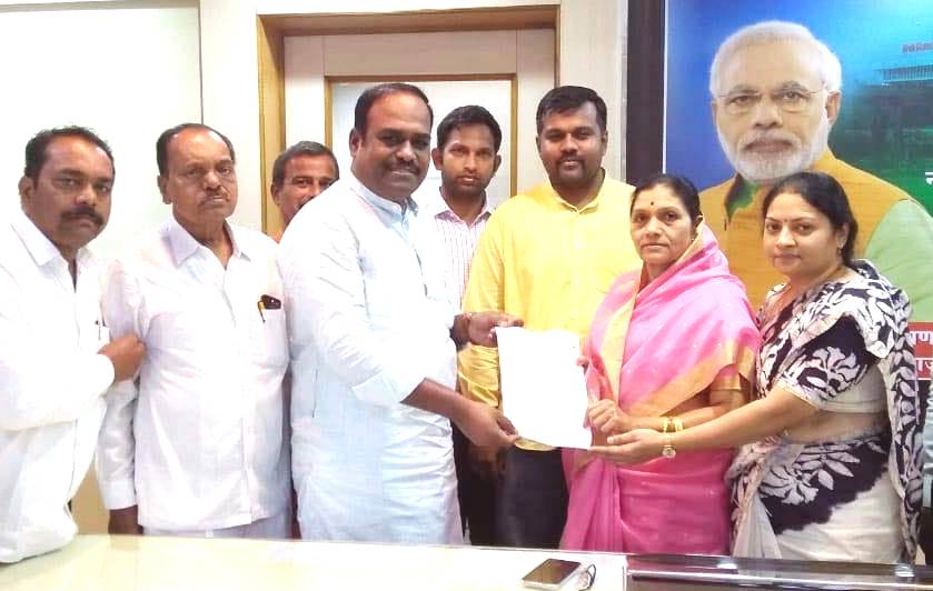 पाणी कपात लादणाऱ्या पदाधिका-यांच्या मानधनात व अधिका-यांच्या वेतनात पन्नास टक्के कपात करा - सचिन साठे