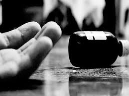 लष्करी सेवेतील पतीला पत्नीने प्रियकराच्या मदतीने विष देऊन केले ठार...