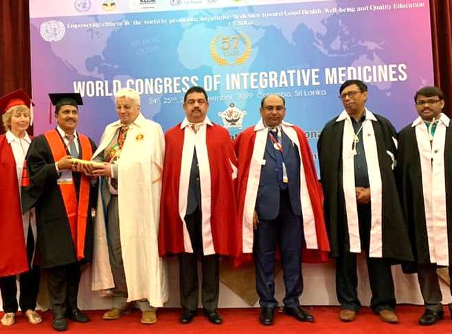 मोशीतील प्रसिद्ध उद्योजक संतोष बारणे यांना श्रीलंकेच्या ओपन युनिव्हर्सिटी कोलंबोकडून डॉक्टरेट प्रदान ...