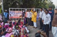 साफसफाई महिला कर्मचाऱ्यांचा कष्टकऱ्यांचे नेते बाबा कांबळे यांच्या नेतृत्वाखाली महापालिका मुख्यालयावर मोर्चा...