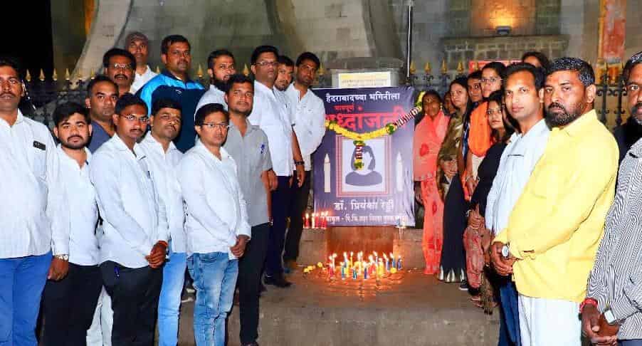  युवक काँग्रेसच्या वतीने प्रियंका रेड्डीस कँडल मार्च काढून श्रद्धांजली अर्पण...