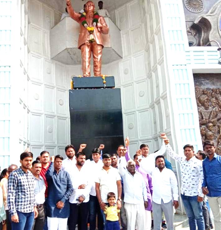 डॉ. बाबासाहेबांना युवक काँग्रेसची मानवंदना...