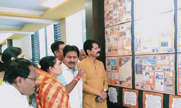 गोपीनाथ मुंडे यांच्या जयंतीनिमित्त मोदींच्या 'पंतप्रधान ते प्रधानसेवक' प्रवासाच्या छायाचित्रांचे चिंचवड येथे प्रदर्शन...