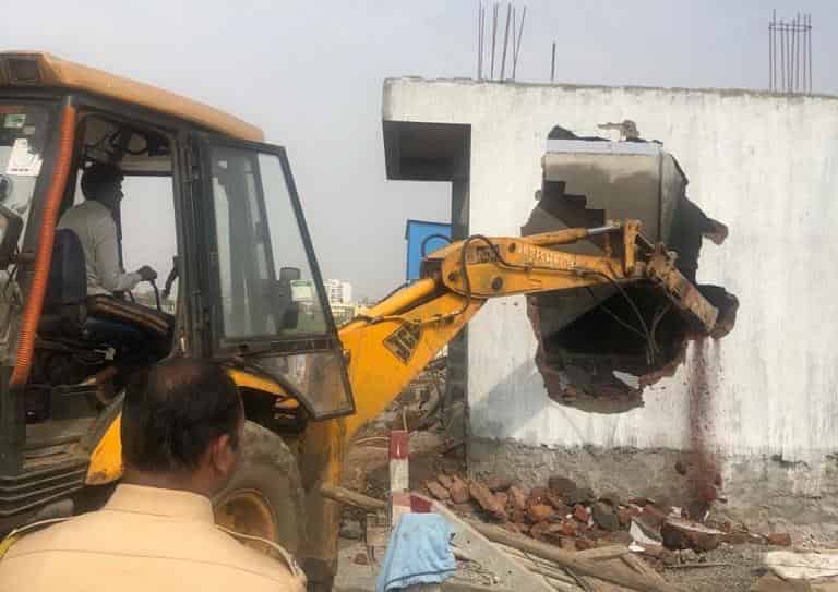 महापालिकेची पाडापाडी सुरूच; संत तुकारामनगरमधील अनधिकृत बांधकामांवर पालिकेची कारवाई...