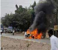 काळेवाडीत भरदिवसा बर्निंग कारचा थरार...