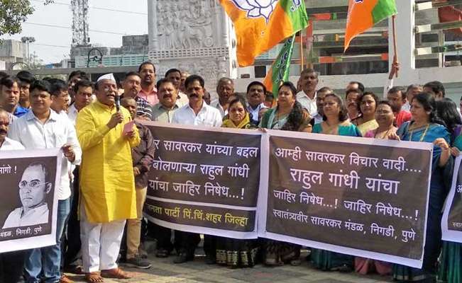 'राहुल गांधी माफी मांगो', पिंपरीतील आंबेडकर चौकात शहर भाजपचे आंदोलन...