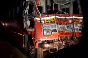 मावळातील तळेगावात सहलीच्या बसला अपघात; १८ जण जखमी....