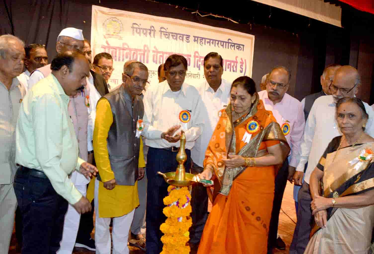 सेवानिवृत्त वेतनधारक हे कोणाच्याही डोक्यावरचे ओझे नसून त्यांनी सन्मानाने जगावे - महापौर ढोरे...