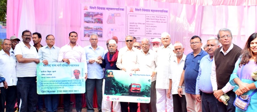 वाकडमध्ये ज्येष्ठ नागरिक विरंगुळा केंद्राचे भूमिपूजन, ज्येष्ठ नागरिकांना सवलत पासचेही वाटप...