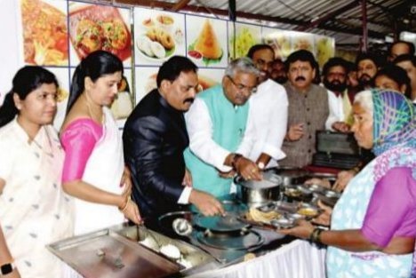 शिवभोजन योजनेचे शहरात शिवसेना उपनेते शिवाजीराव आढळराव पाटील यांच्या हस्ते उद्घाटन...
