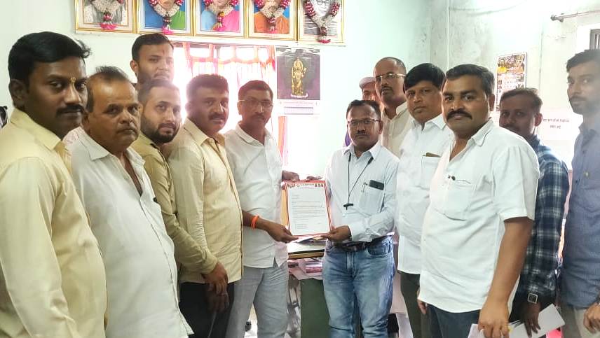 रुपीनगर-तळवडे भागात विज बिल वाटप करणाऱ्या ठेकेदाराचा अनागोंदी कारभार...