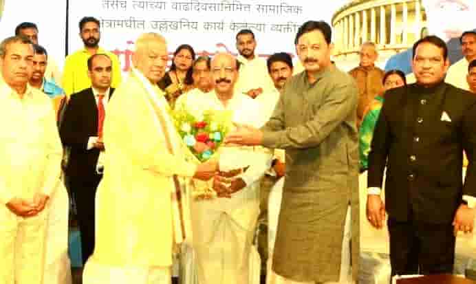 आण्णासाहेब जाधव यांचा शिक्षण क्षेत्रातील उल्लेखनीय कामगिरीबद्दल “ शिक्षणगौरव ” पुरस्काराने सन्मान...