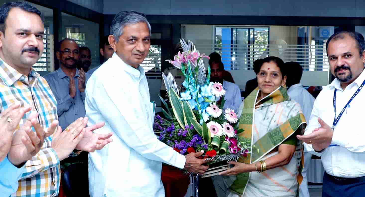 गुजरात येथील मंत्री महोदयांची महापालिकेच्या स्काडा प्रणालीला भेट......