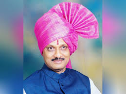 अंदाजपत्रकेच्या तिसर्‍या पानांवर उपमुख्यमंत्री व पालकमंत्री अजित पवार यांचा फोटो...