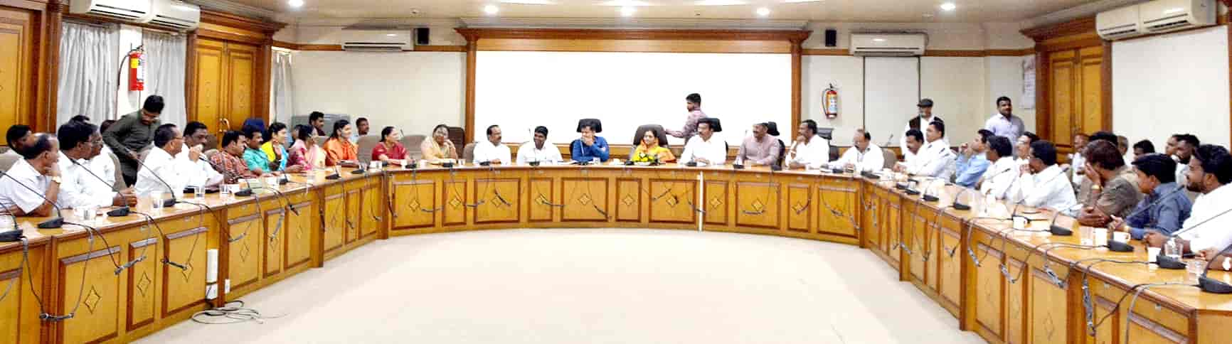 महापालिकेची पुढील महिन्यात होणाऱ्या महापुरुषांच्या जयंतीनिमित्त आढावा बैठक... 