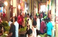 पोलिसांचा खाक्या न जुमानता संचारबंदीतही शहरातील भाजी मार्केट हाउसफुल...