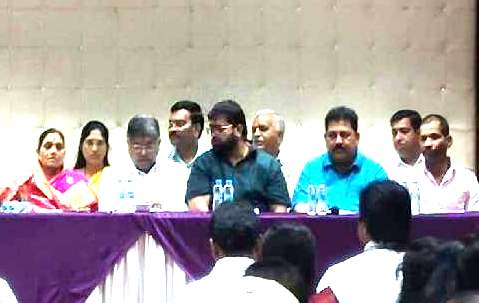 शहरात प्रदेशाध्यक्ष चंद्रकांत पाटील यांच्याकडून बैठकीचे आयोजन; राज्य शासनाच्या आदेशाला खो...