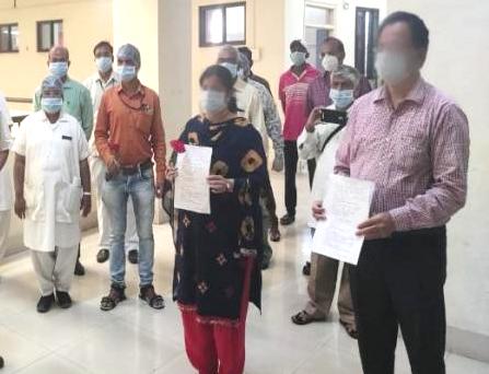 पुण्यातील पहिल्या करोनाबाधित दाम्पत्याची अखेर सुटका; रुग्णालयातून मिळाला डिस्चार्ज...