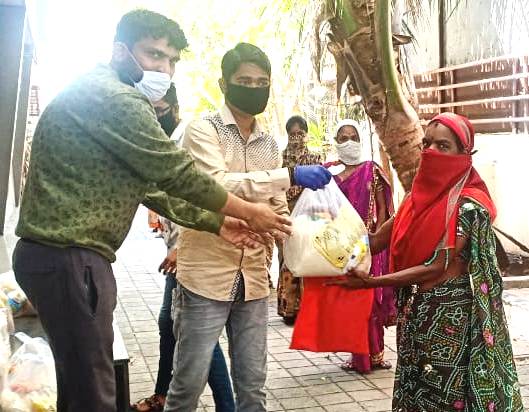 महाराष्ट्र मजदूर संघटनेच्या वतीने बांधकाम व असंघटीत क्षेत्रातील कामगारांना जीवनावश्यक वस्तूंचे वाटप…