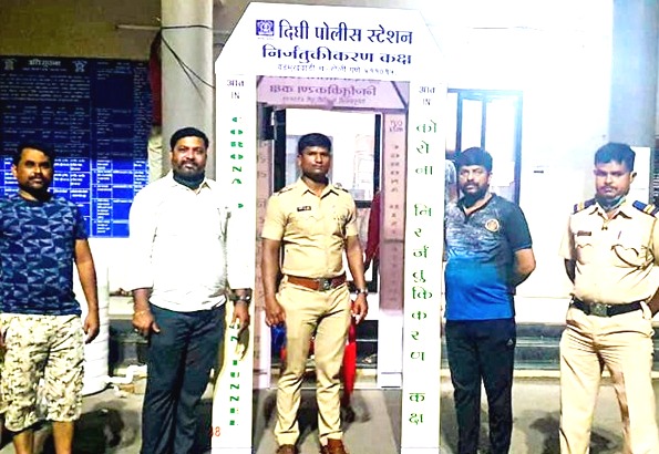 दिघी-चऱ्होली पोलीस स्टेशनच्या प्रवेशद्वारावर सॅनिटायझर-टनेलची उभारणी...