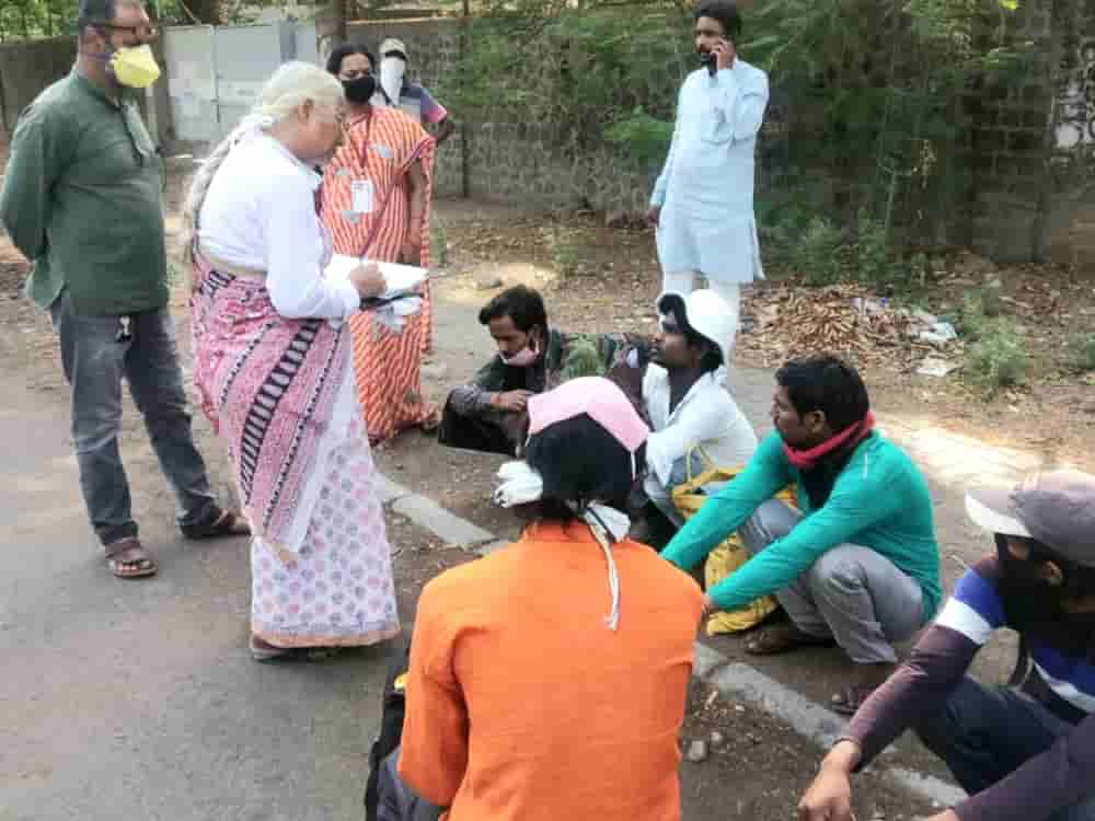 पायी जाणाऱ्या स्थलांतरित कामगारांसाठी शासनाने वाहतुकीची व्यवस्था करावी - मेधा पाटकर...