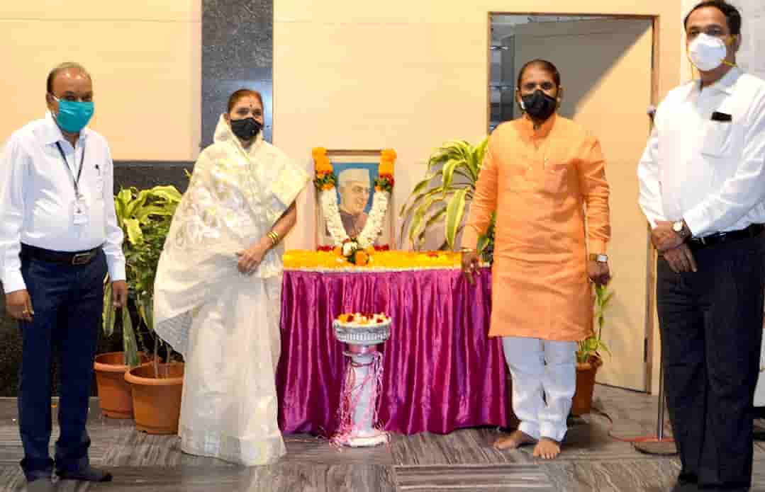 भारतरत्न पंडित जवाहरलाल नेहरू यांच्या पुण्यतिथीनिमित्त महापालिकेचे अभिवादन...